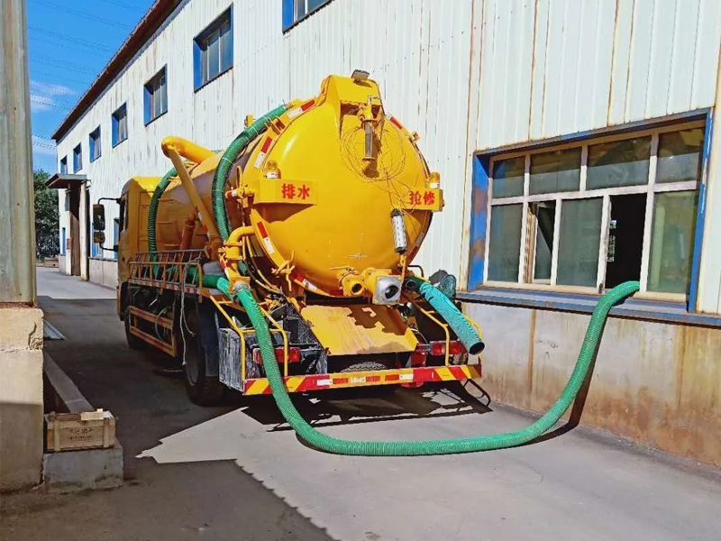 青石村厂区化粪池清理